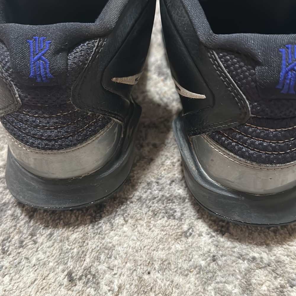 Shoes - Picture 4 of 5